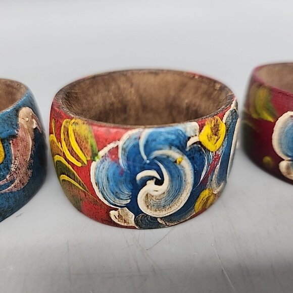 Vintage Set Of 4 Leather Napkin Rings Hand Painted Floral Weathered West Germany - Picture 3 of 8